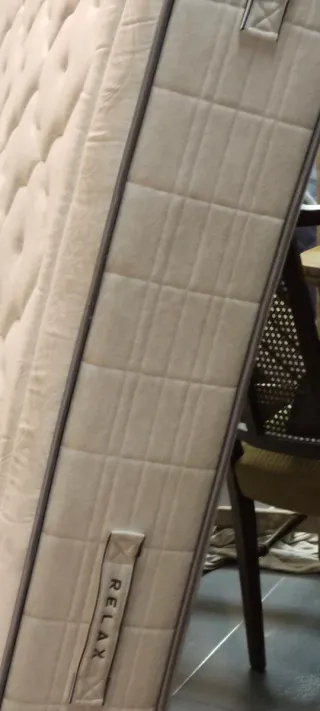 Colchones y bases de cama seminuevos