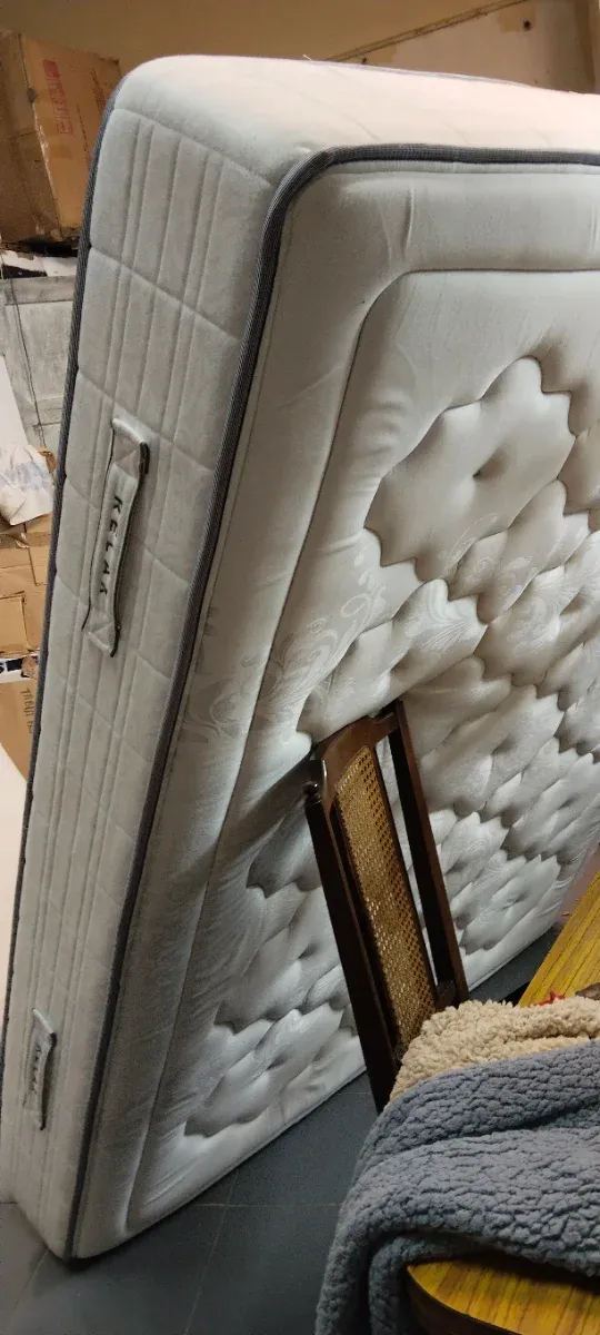 Colchones y bases de cama seminuevos