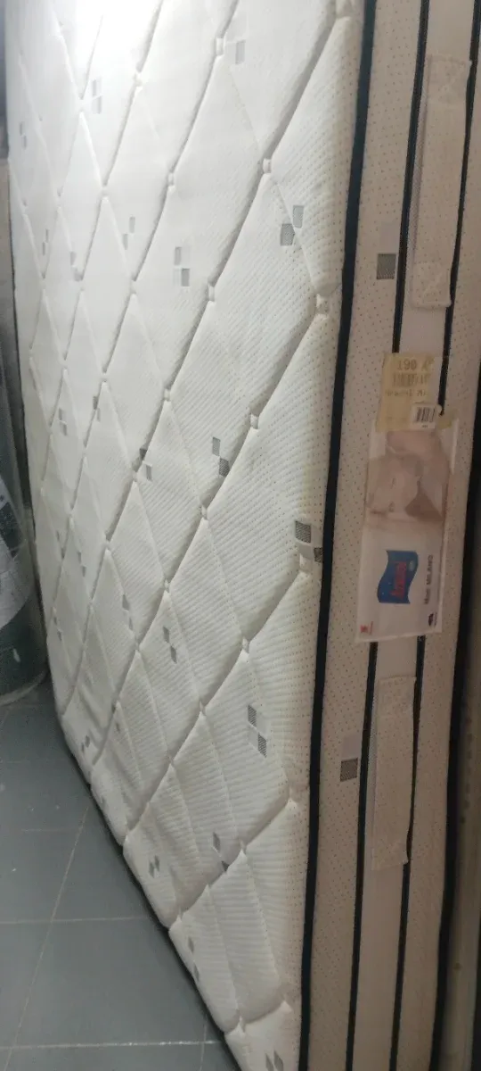 Colchones y bases de cama seminuevos