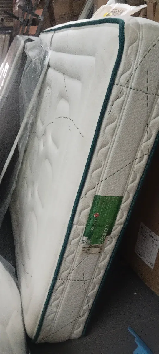 Colchones y bases de cama seminuevos