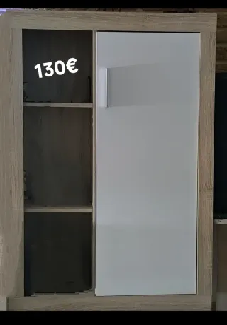 Mueble beige y blanco con puerta