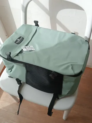 Mochila bajo asiento avión beige