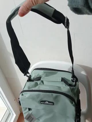 Mochila bajo asiento avión beige