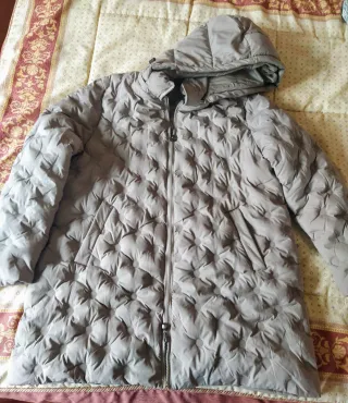 Chaquetón largo acolchado con capucha