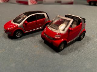 2 modellini Smart rossi