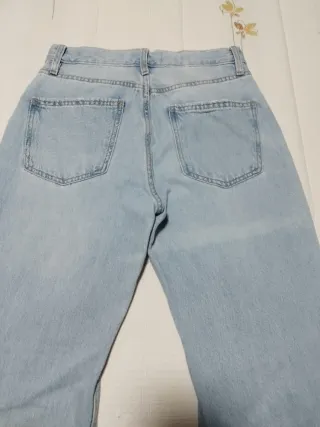 Pantalón vaquero ancho. Mango