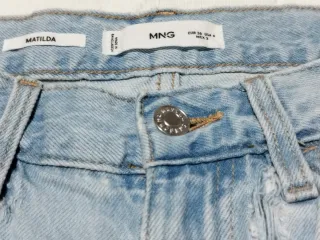 Pantalón vaquero ancho. Mango