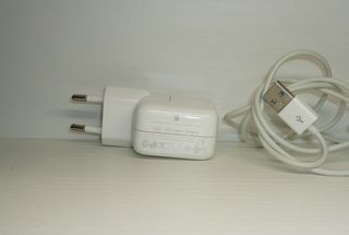 Cargador Apple 10W + Cable Lightning