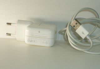 Cargador Apple 10W + Cable Lightning