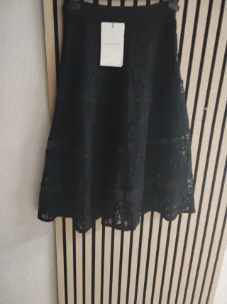 Falda negra de encaje