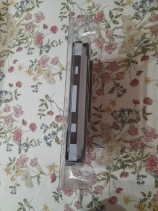 NUEVO.Funda metálica gris oscuro DSI XL + lápiz