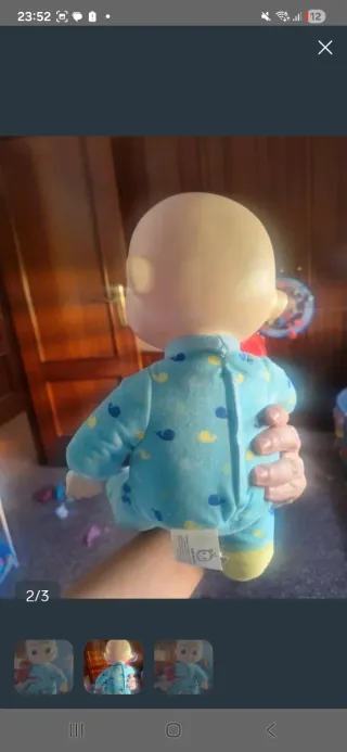 Muñeco Cocomelon con oso de peluche