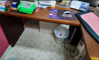 Mesa de despacho y esquinera. Urge por mudanza.