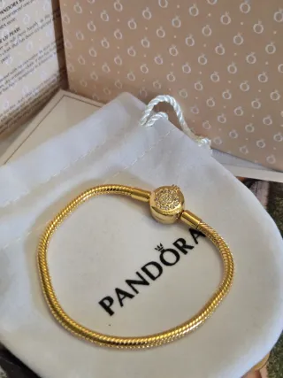 Pulsera Pandora. Incluye bolsa