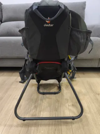 Mochila portabebés Deuter montaña