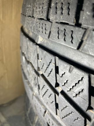 4 Ruedas con Neumáticos