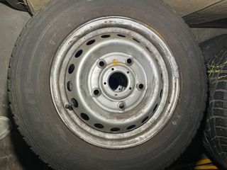 4 Ruedas con Neumáticos