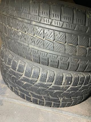 4 Ruedas con Neumáticos