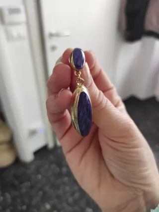 Orecchini pendenti smalto viola base dorata