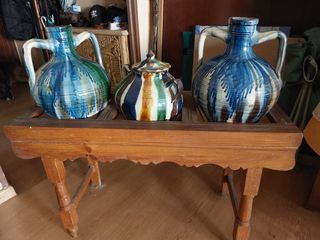 Mueble bodeguero madera maciza con cántaros