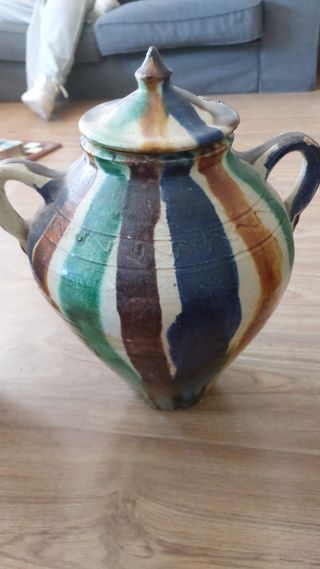 Mueble bodeguero madera maciza con cántaros