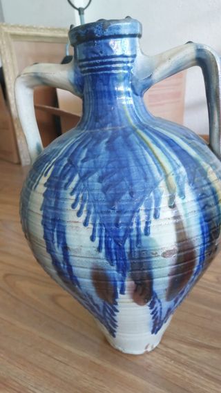 Mueble bodeguero madera maciza con cántaros