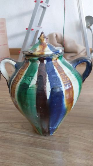 Mueble bodeguero madera maciza con cántaros