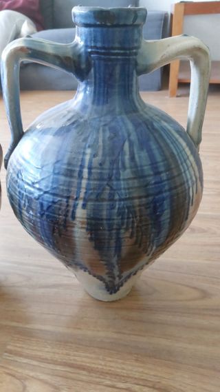 Mueble bodeguero madera maciza con cántaros