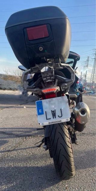 BMW G310R Gris y Roja - 730 km