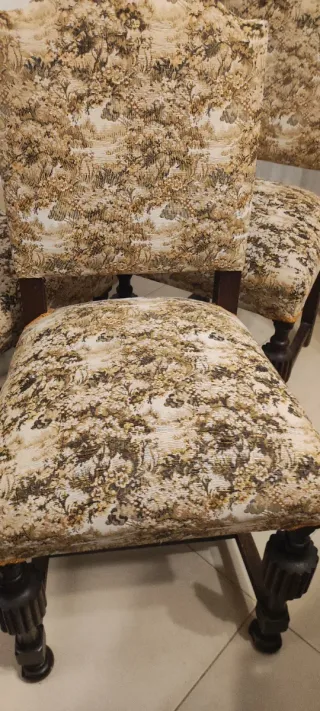 Juego de 4 Sillas Tapizadas Antiguas