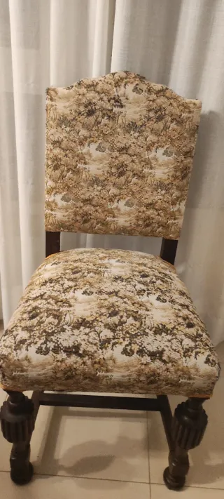Juego de 4 Sillas Tapizadas Antiguas