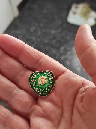 Orecchini Cuore Verde Dettagli Oro