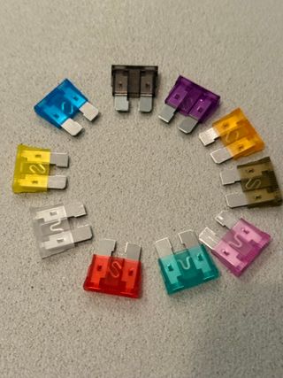 Kit 10 Fusibili Auto a Lama – Tutti gli Amperaggi