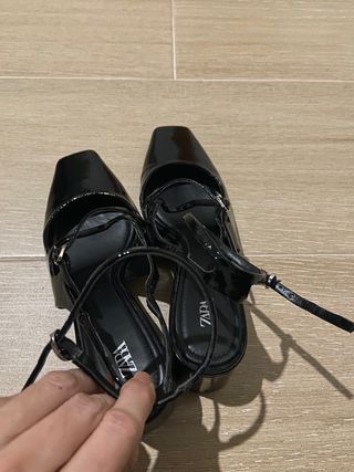 Zapatos Zara tacón negros charol