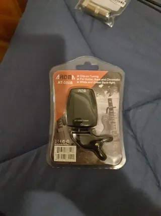 Afinador Aroma AT-300B para Guitarra/Baixo