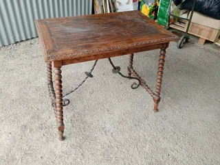 Mesa antigua madera patas torneadas