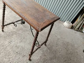 Mesa antigua madera patas torneadas