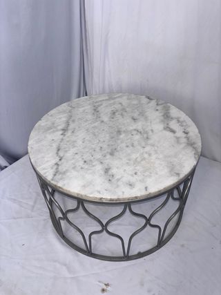 Mesa baja redonda mármol y metal