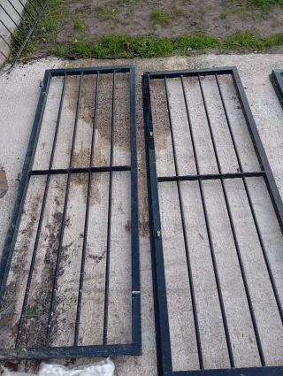 Conjunto puertas metálicas exterior ( 60*200)