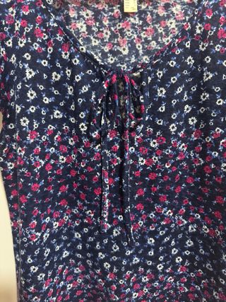 Camiseta Springfield floral azul y rosa talla M
