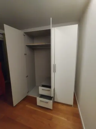 Armario ropero blanco con espejo