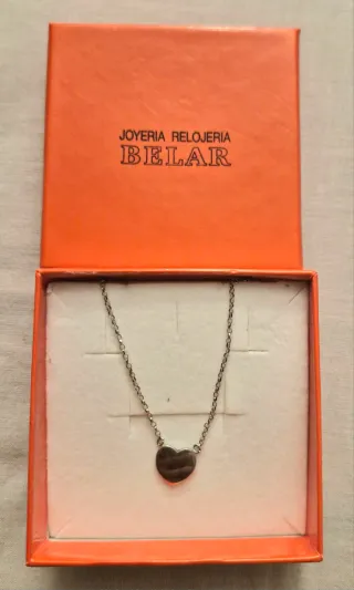 Collar delicado con colgante de corazón en plata