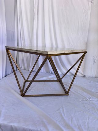 Mesa baja mármol y metal dorada