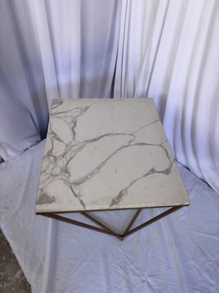 Mesa baja mármol y metal dorada