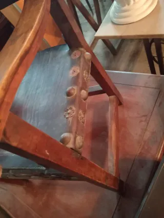 Sillón de madera y cuero