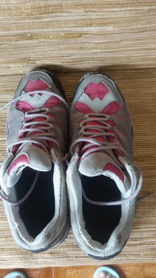 Zapatillas trekking senderismo grises y rosas
