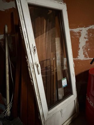 Ventana PVC color embero con llave cristal climali