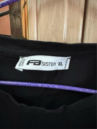 Camiseta negra de manga corta