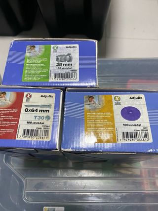 Tornillos y tacos para madera