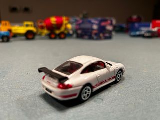 3 modellini auto: Audi, Porsche, Land Rover